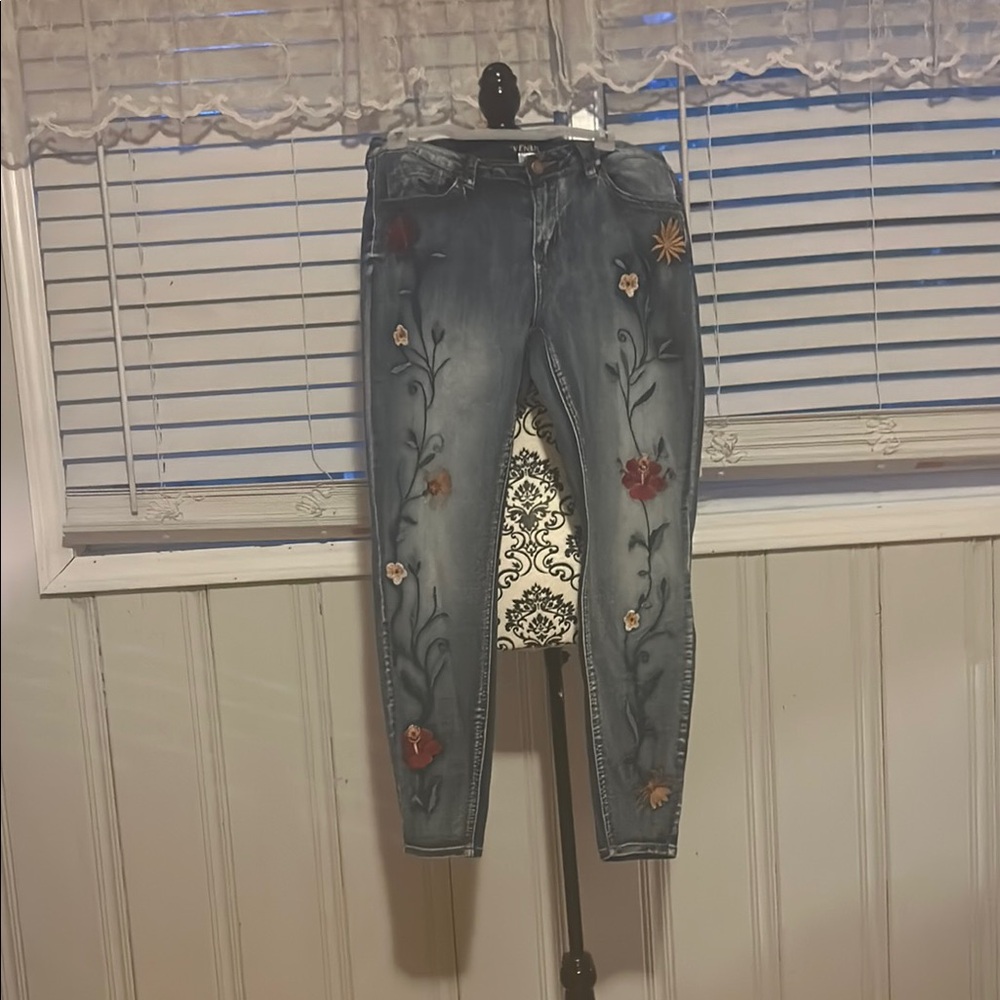 Floral Embroidered Women's Jeans